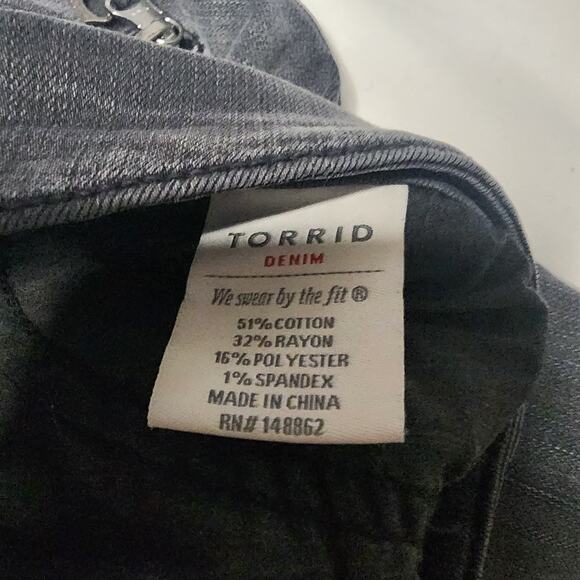 Torrid Premium Denim Womens Skinny Jeans Jeggings Size 26R High Waisted Goth Emo - Picture 8 of 8